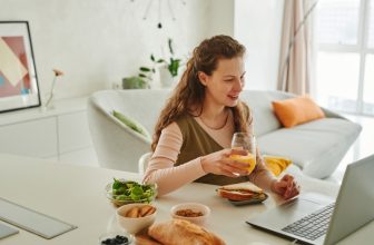 Cicatrices après acné : Les 5 meilleurs traitements et solutions