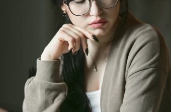 Biotine pour ou contre ? Pourquoi prendre de la biotine ? Les différents compléments