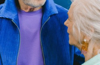 La ménopause provoque-t-elle la chute de cheveux ?